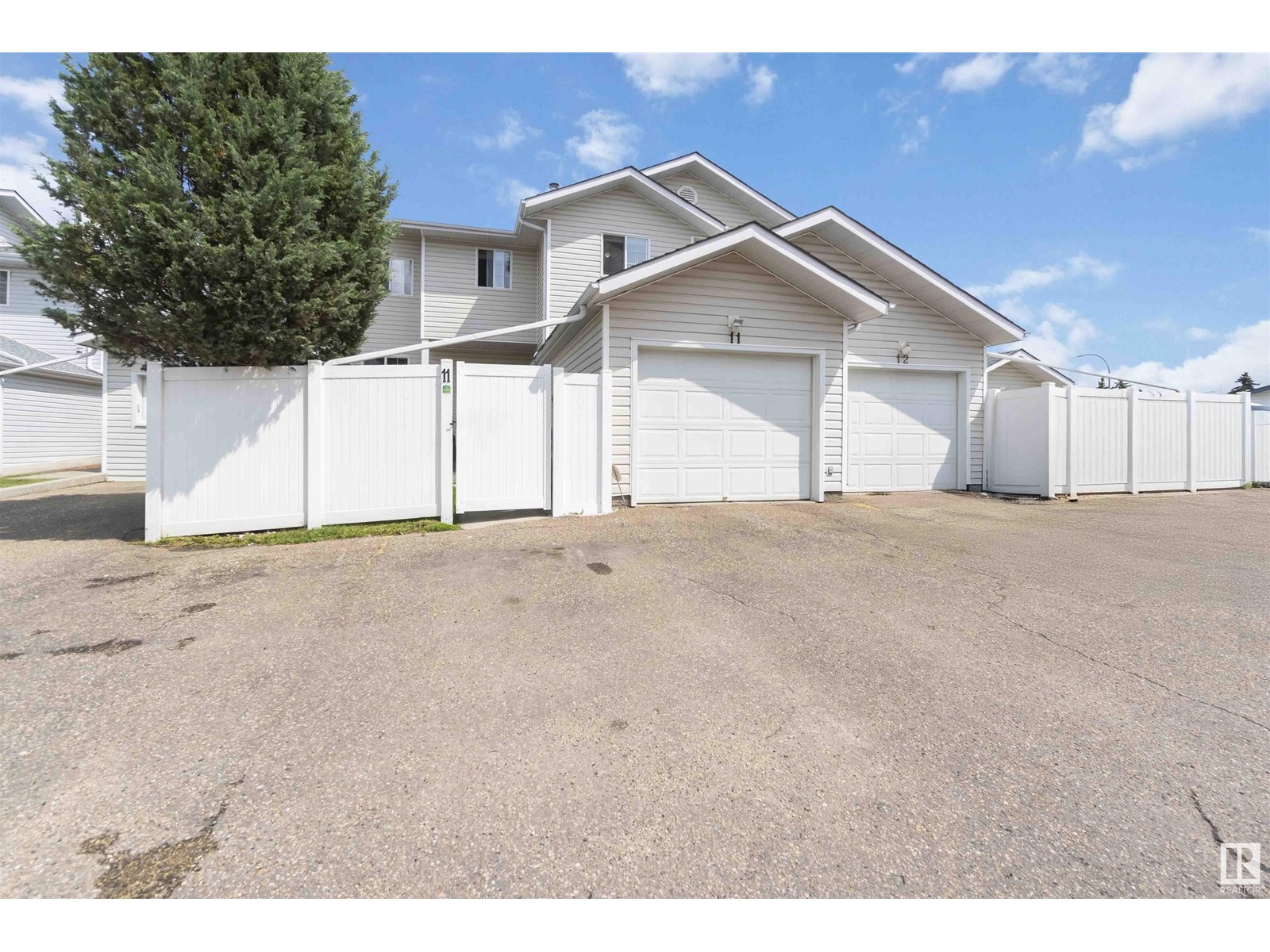 #11 8203 160 AV NW