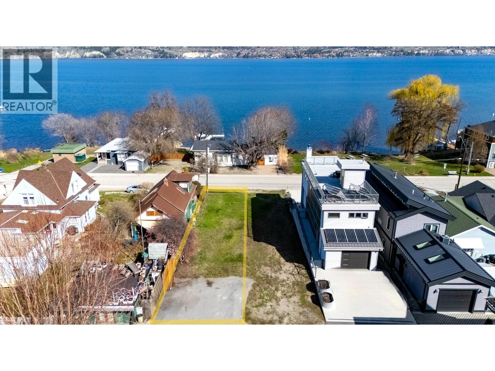 12210 LAKESHORE Drive S