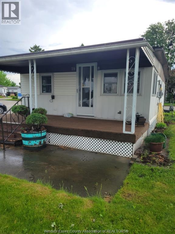 Photo 1 of 3 — 29 ROBIN CRESCENT, Lakeshore, ON N8N2R8