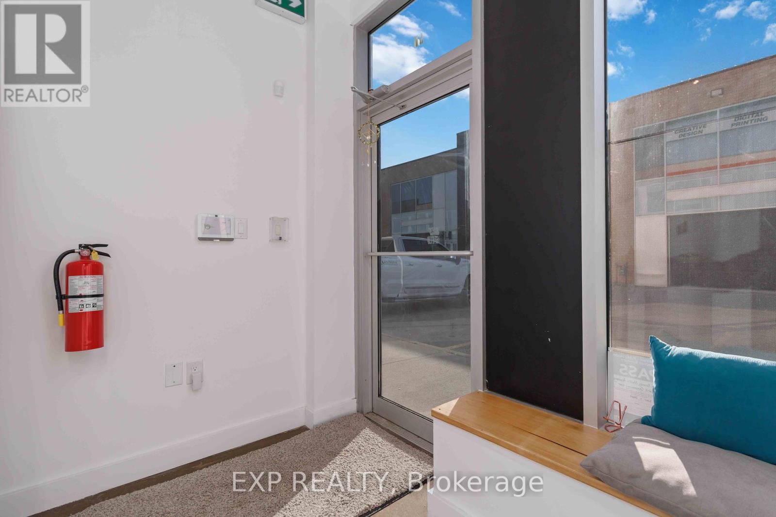 57 - 1215 QUEENS WAY E