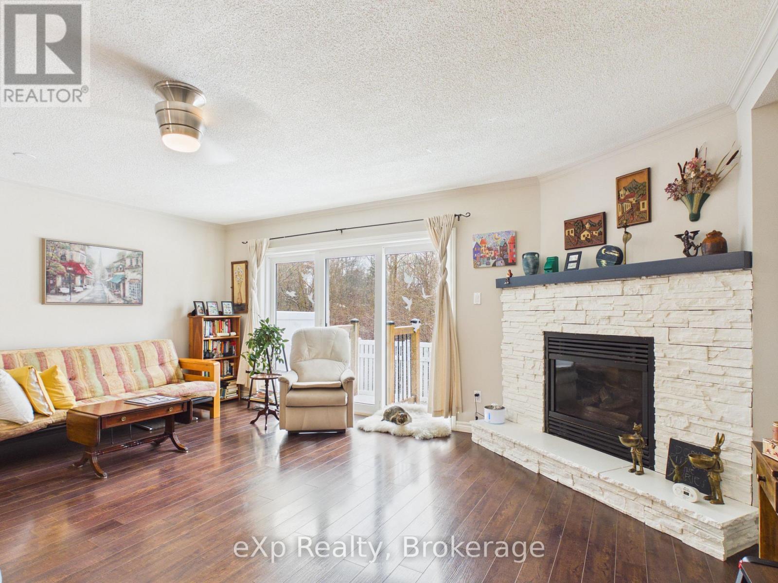 2 - 83 VICTORIA STREET