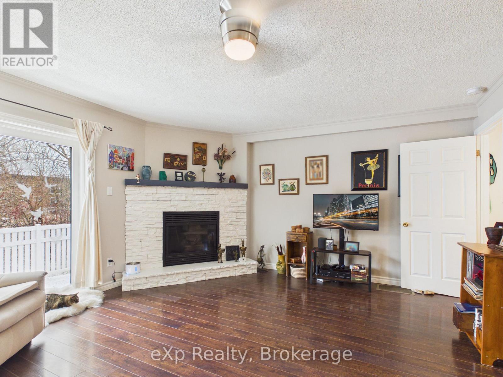 2 - 83 VICTORIA STREET