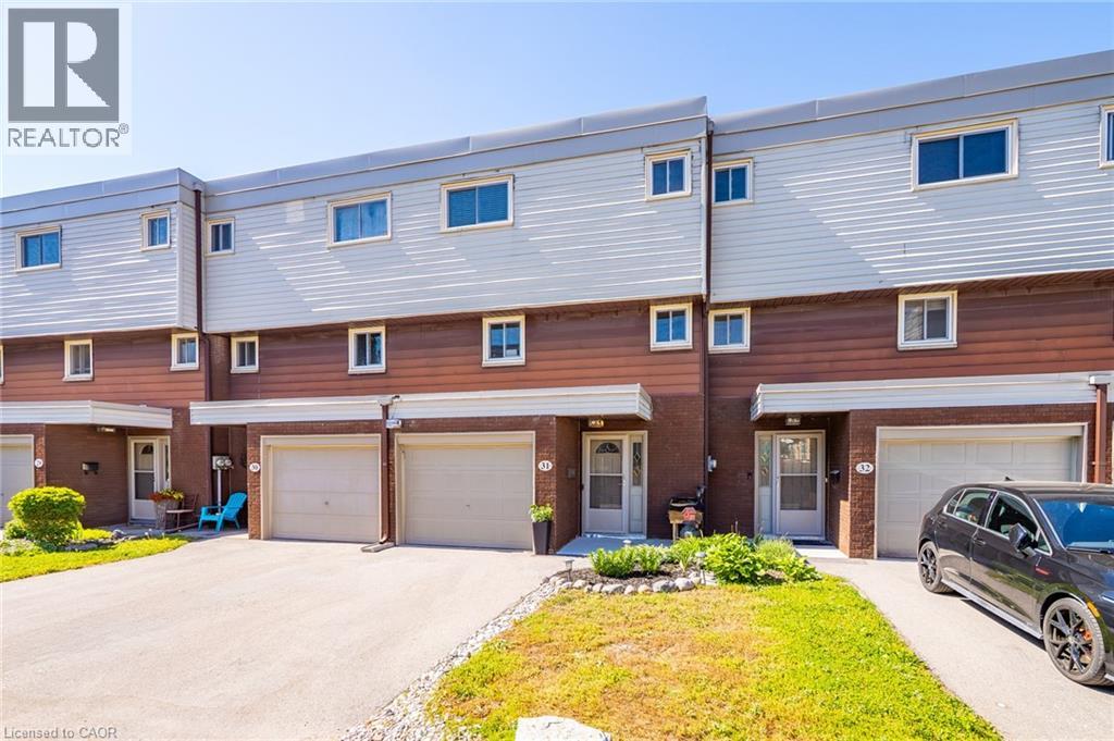 Photo 1 of 40 — 23 WATSONS Lane Unit# 31, Dundas, ON L9H5G9