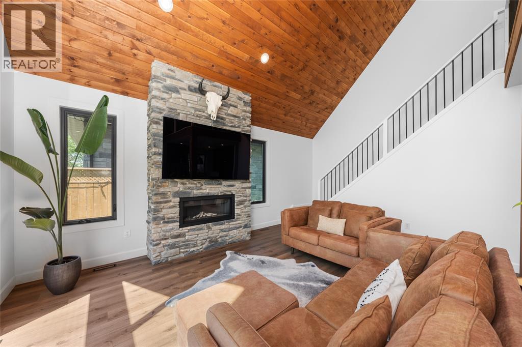 3913 EGREMONT ROAD