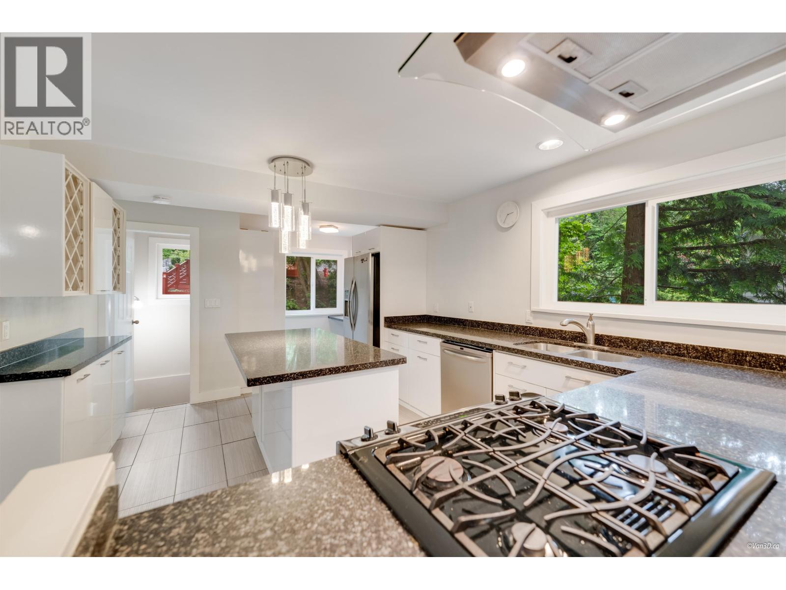 271 MONTROYAL BOULEVARD