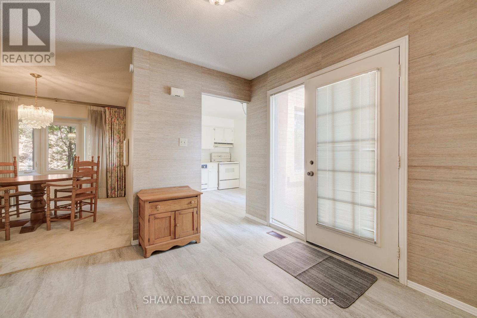 9 - 206 CANDLEWOOD CRESCENT