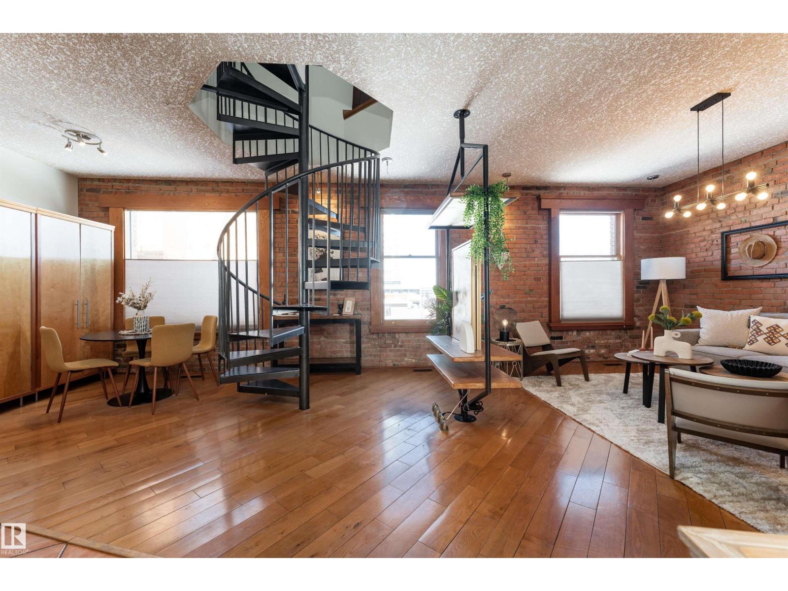 #301 10141 95 ST NW