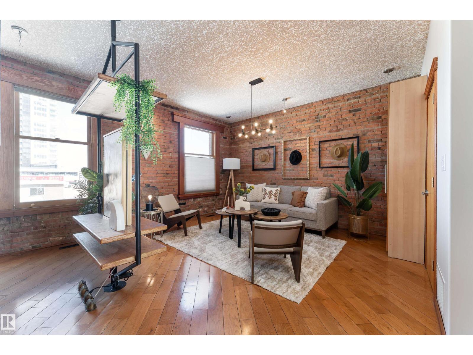 #301 10141 95 ST NW