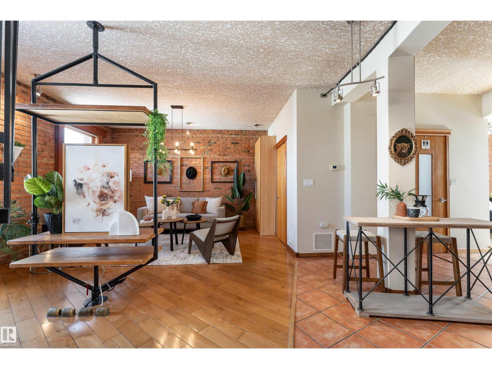 #301 10141 95 ST NW