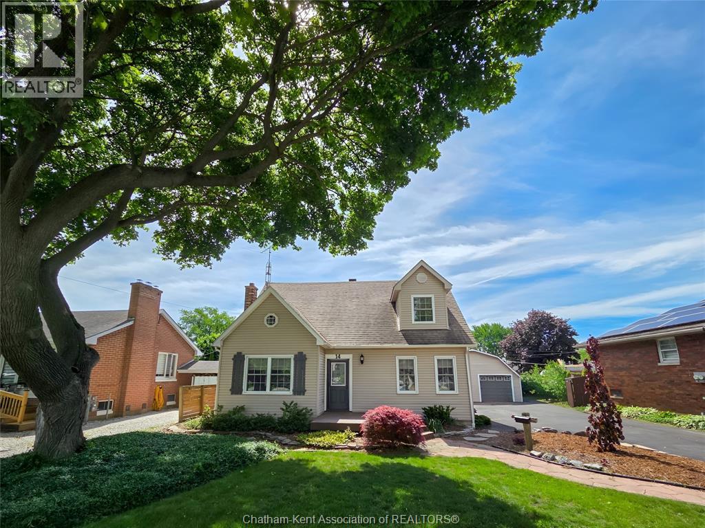 Photo 1 of 49 — 14 O'Brien DRIVE, Chatham, ON N7M2E7