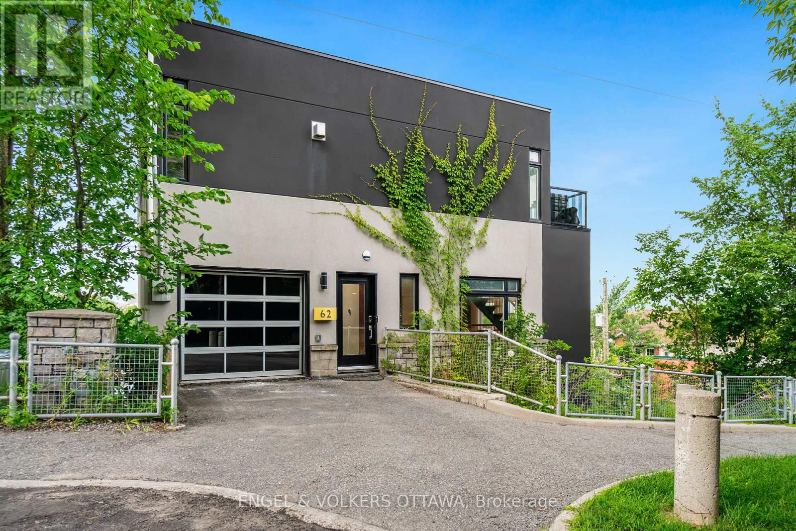 62 UPPER LORNE PLACE