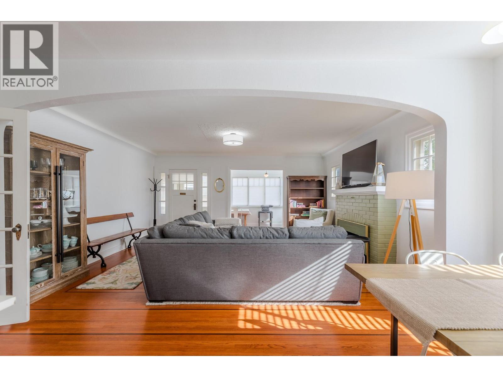 1027 Government Street