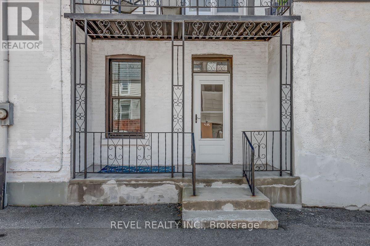 52 LEBRETON STREET N