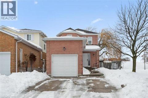 4 NORTHMANOR Crescent Kitchener ON N2N3C2