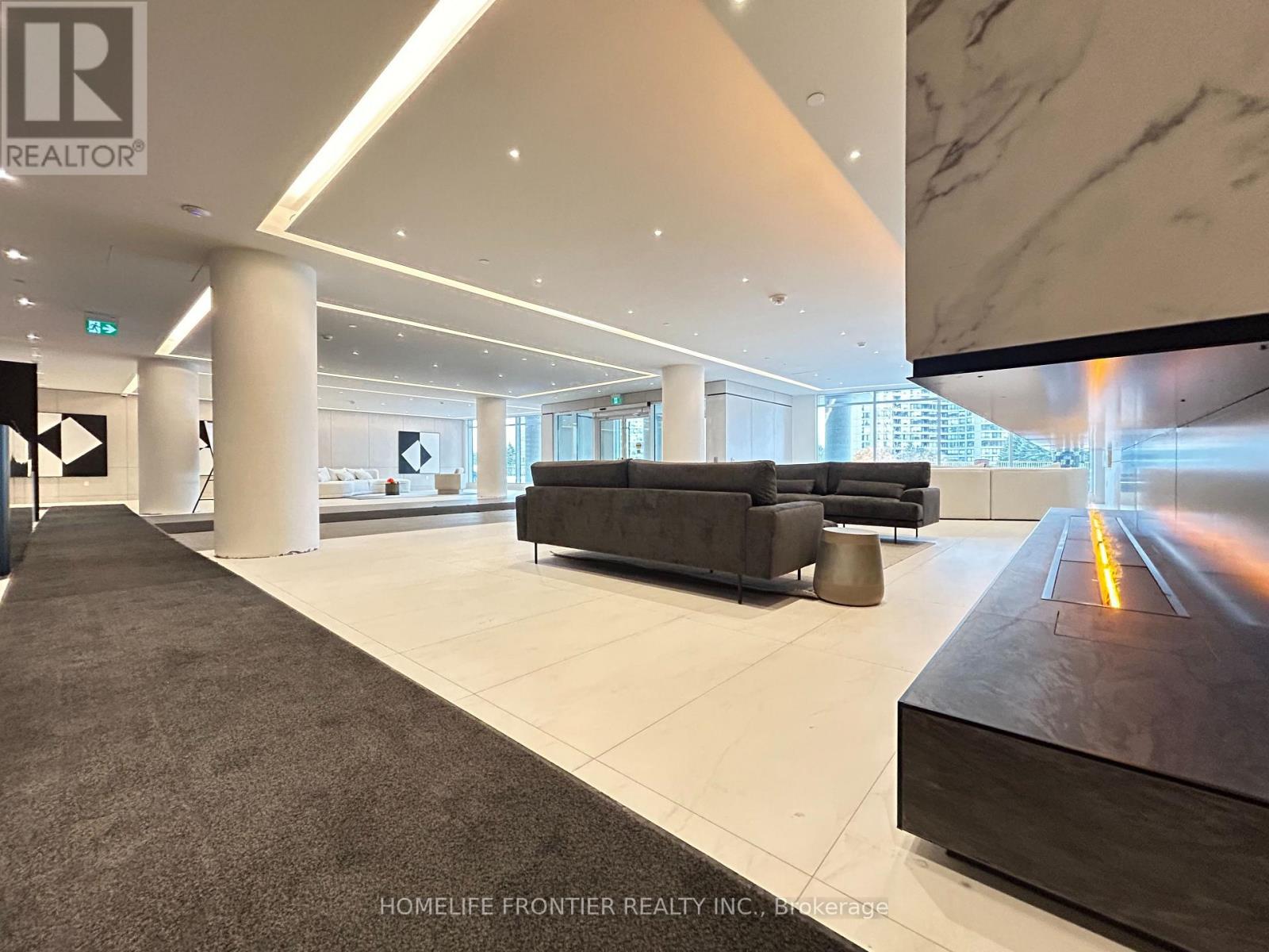 B-729 - 50 UPPER MALL WAY