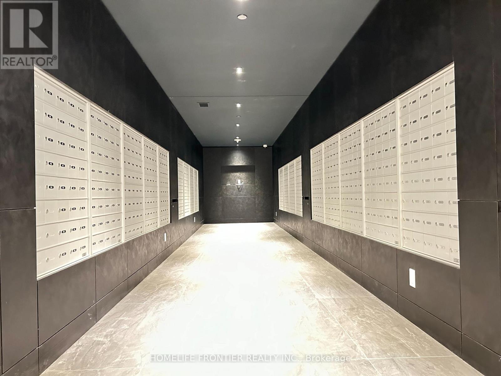 B-729 - 50 UPPER MALL WAY