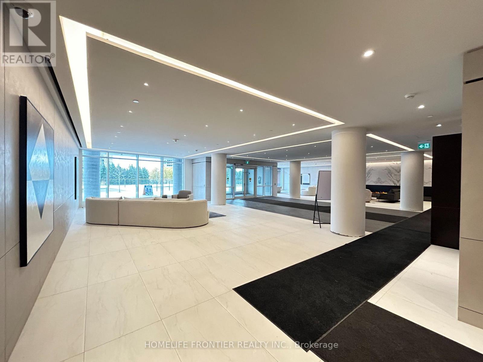 B-729 - 50 UPPER MALL WAY