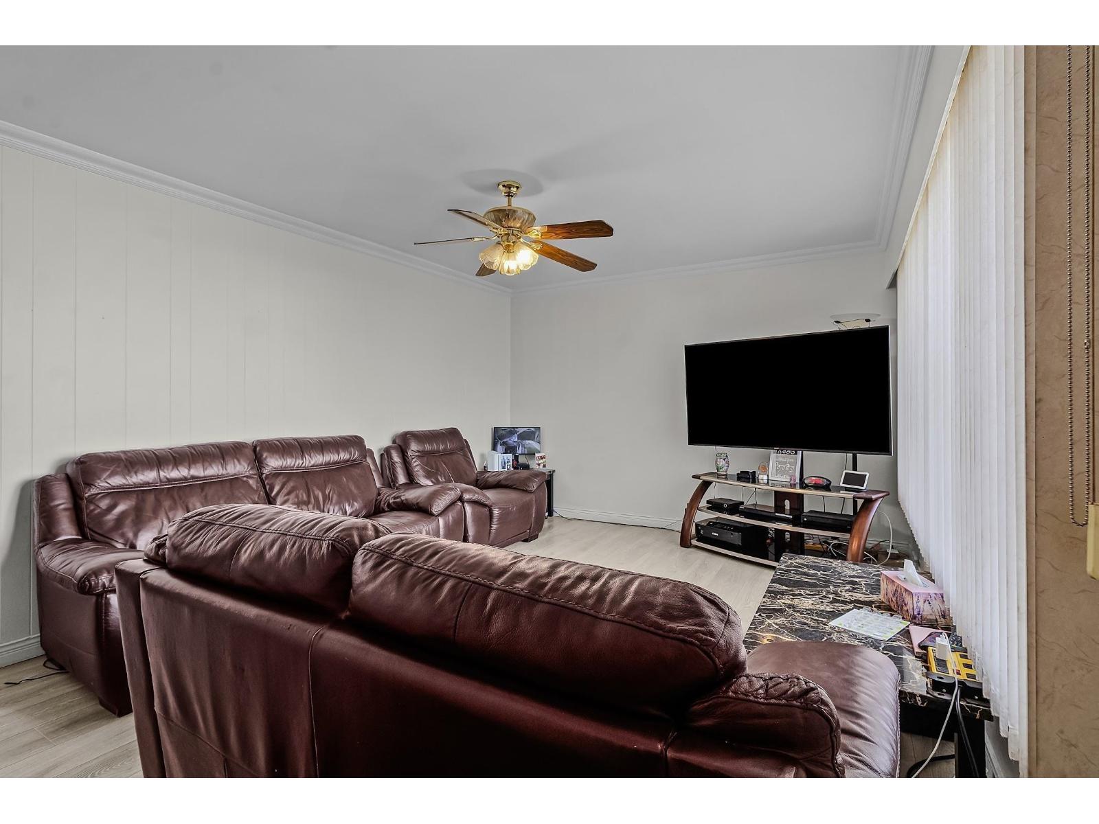 2489 PARKVIEW STREET