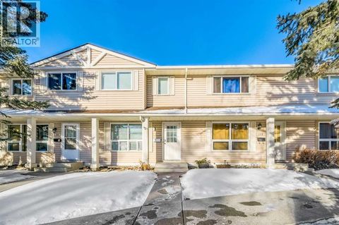 132 Woodmont Terrace SW Calgary AB T2W4Z4