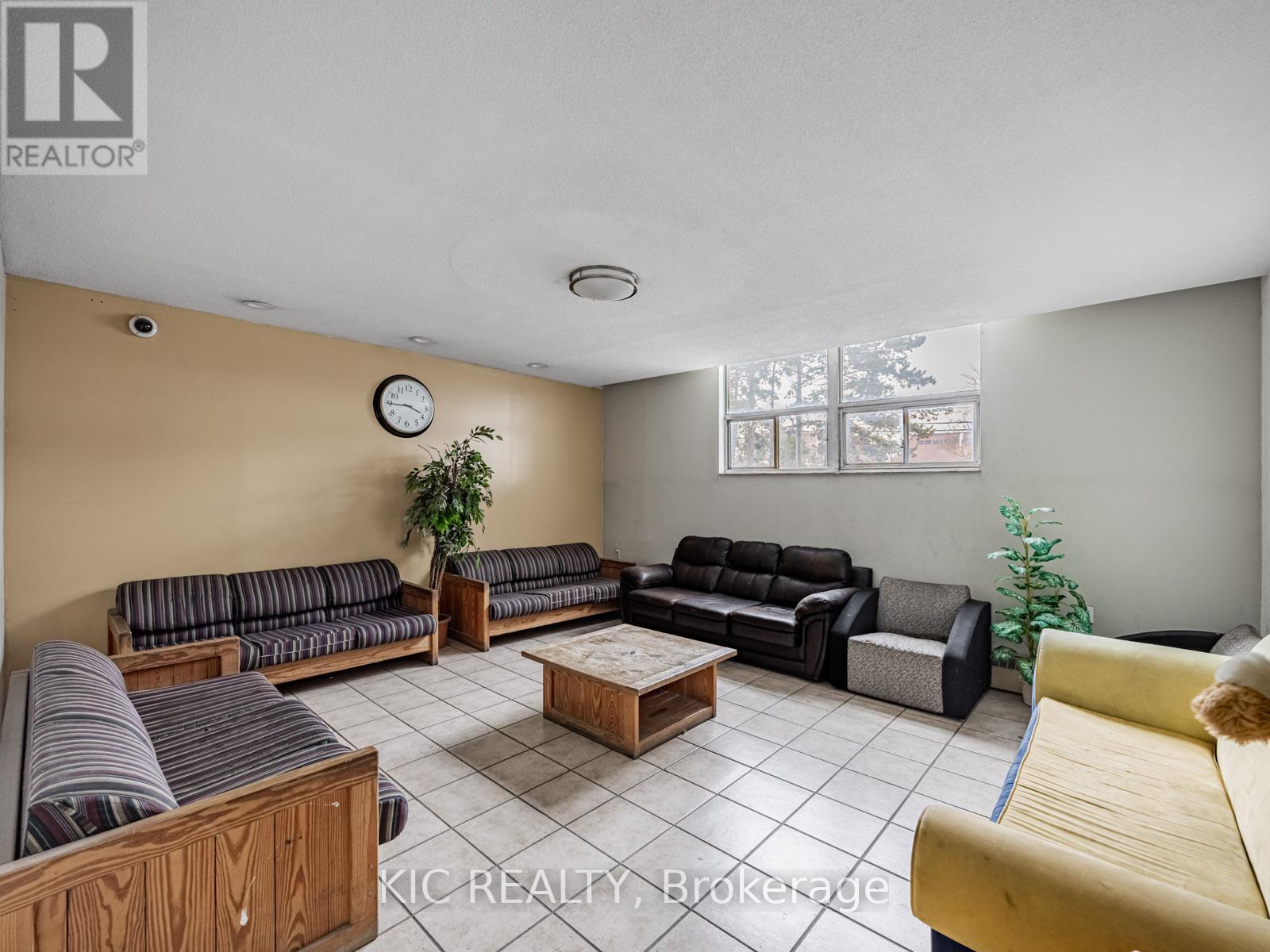 403 - 2645 KIPLING AVENUE