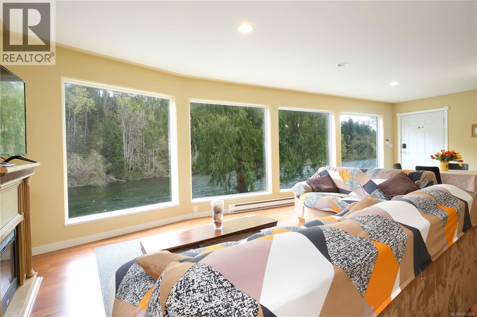 2420 Campbell River Rd