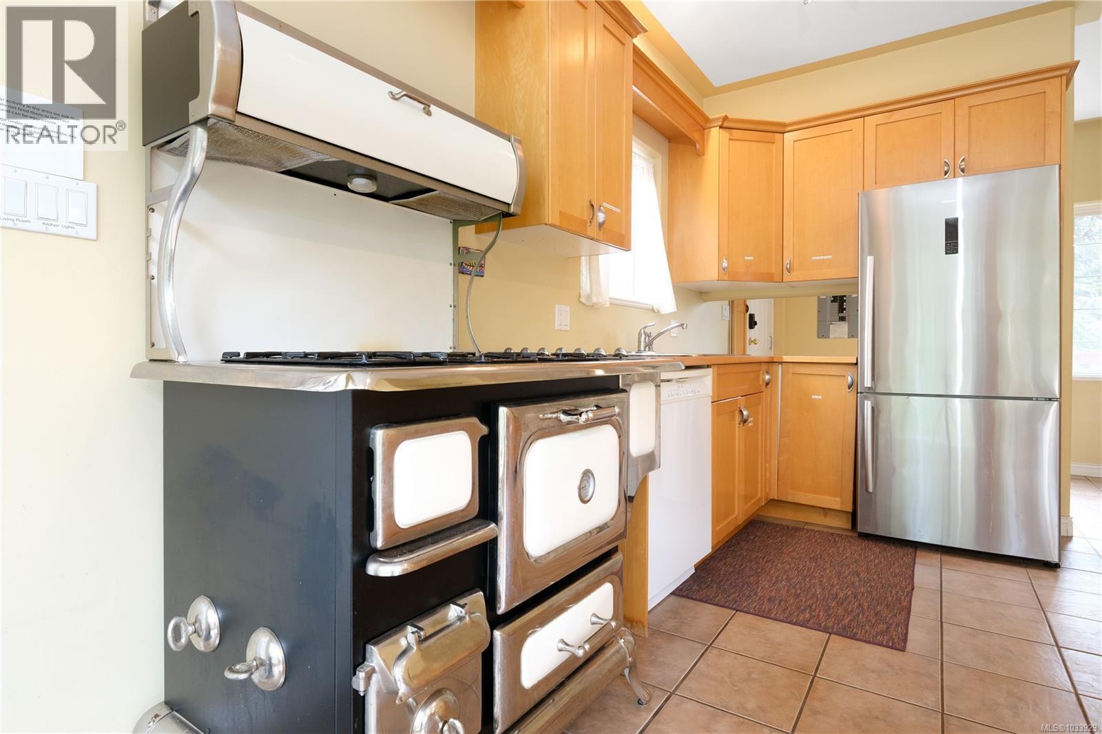 2420 Campbell River Rd