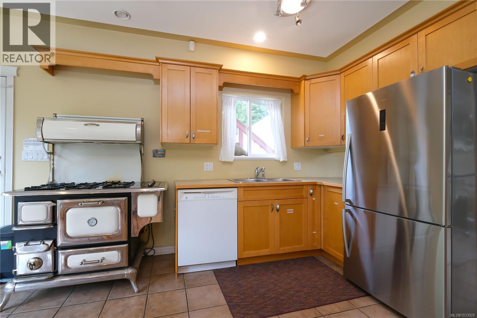 2420 Campbell River Rd