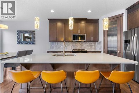 15 Sherwood Square NW Calgary AB T3R0N7