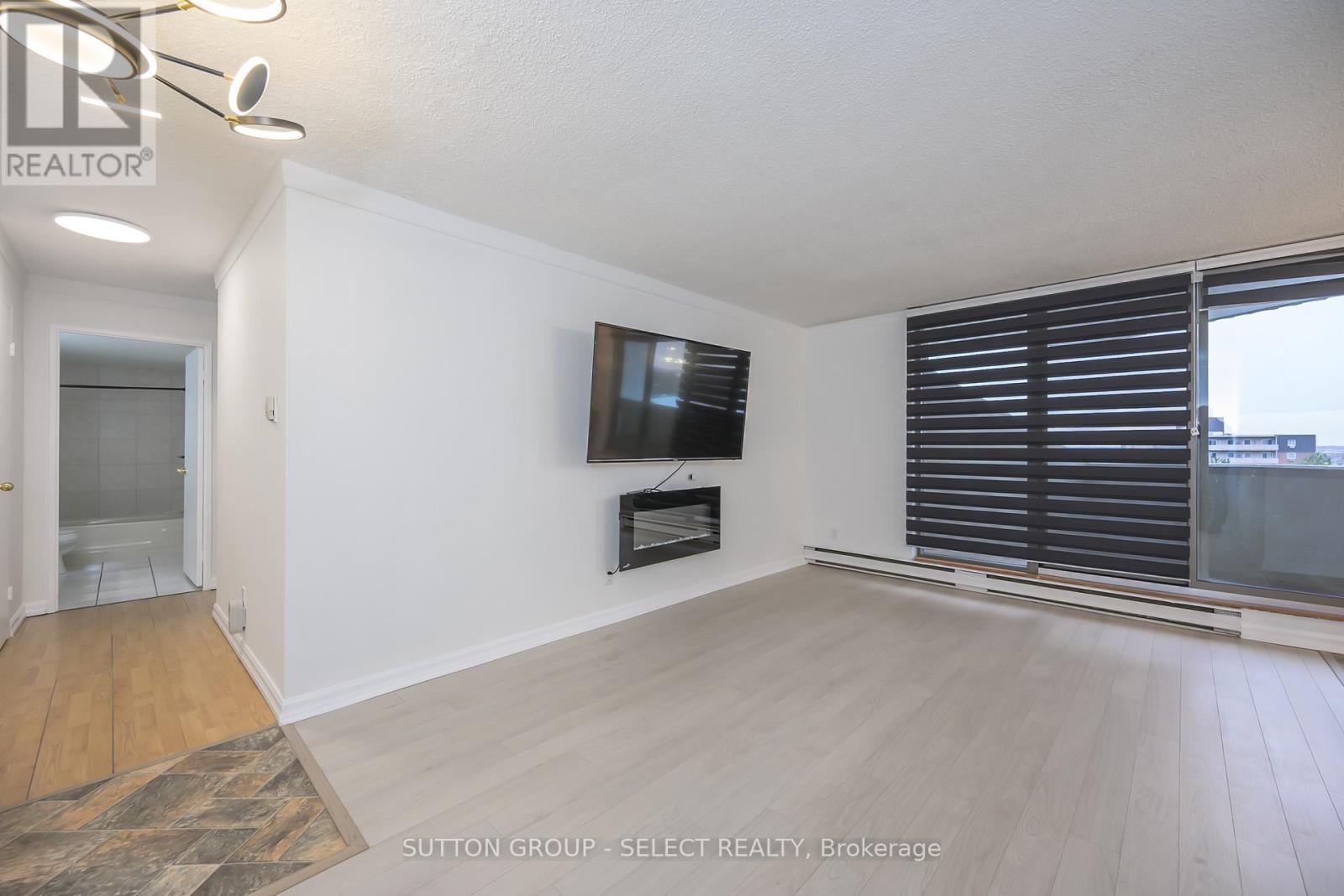 601 - 1103 JALNA BOULEVARD