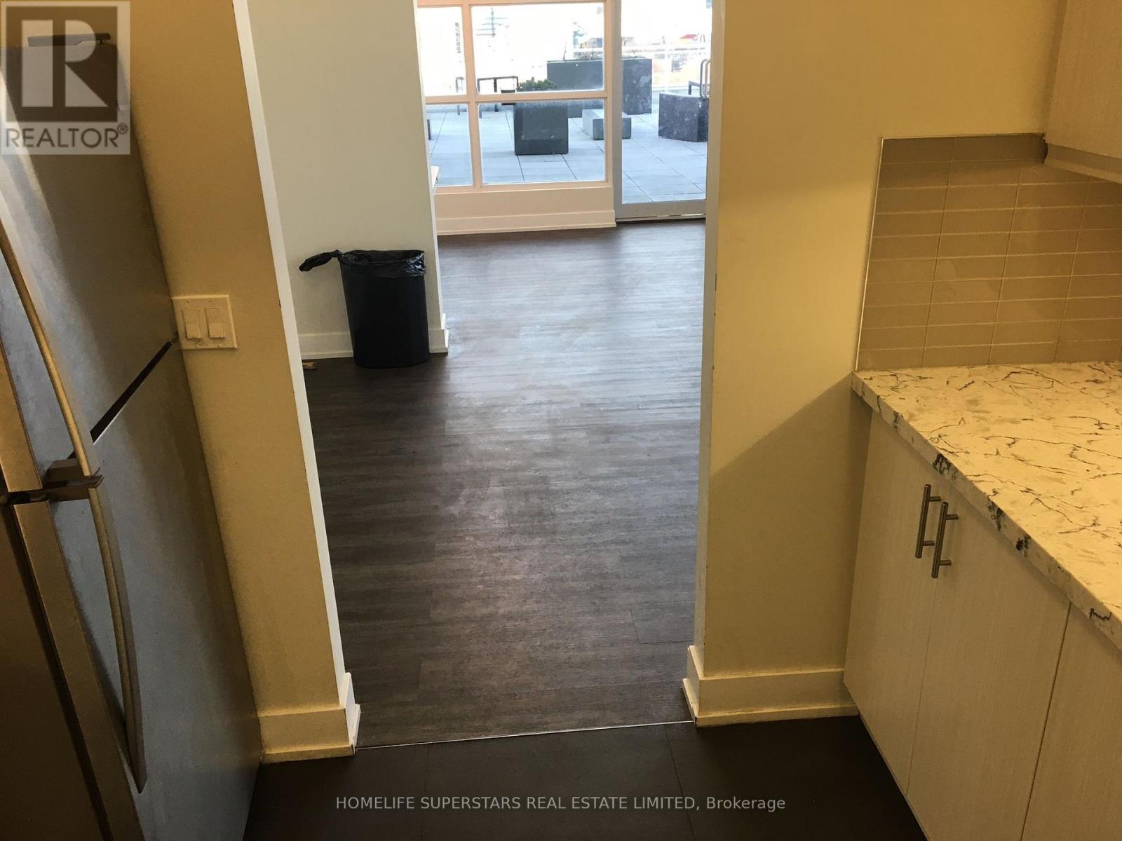 305 - 10 WILLISON SQUARE S