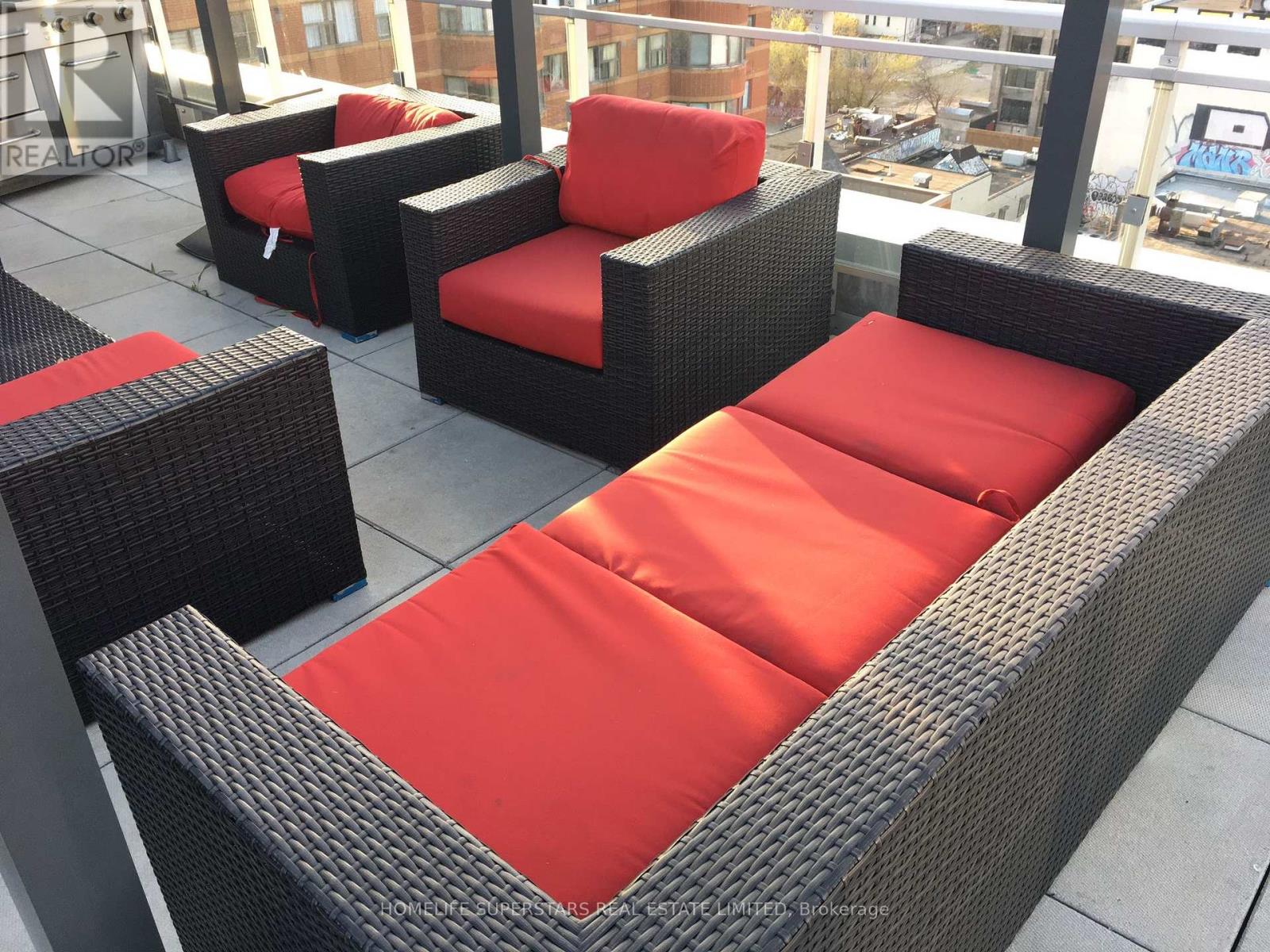 305 - 10 WILLISON SQUARE S