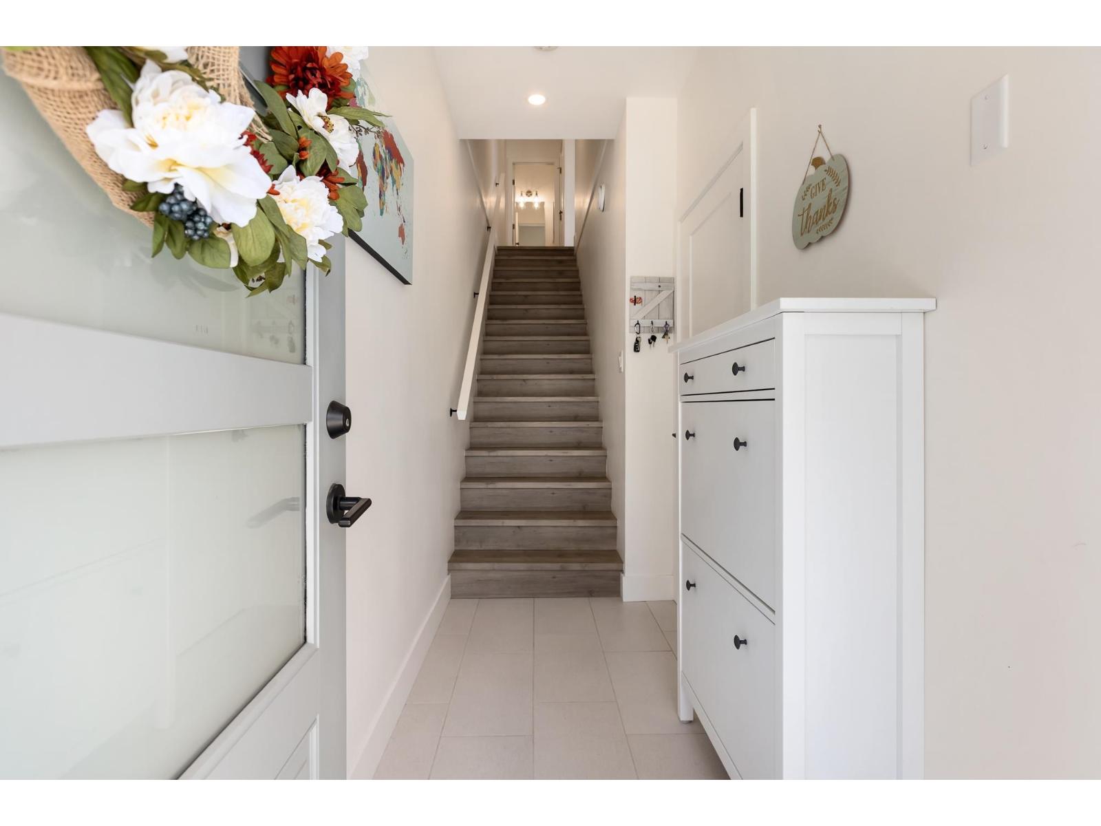 8 8200 FOXFERN ROAD|Lower Landing