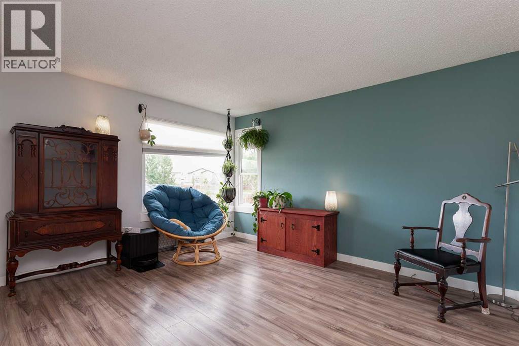 109 Princeton Crescent W