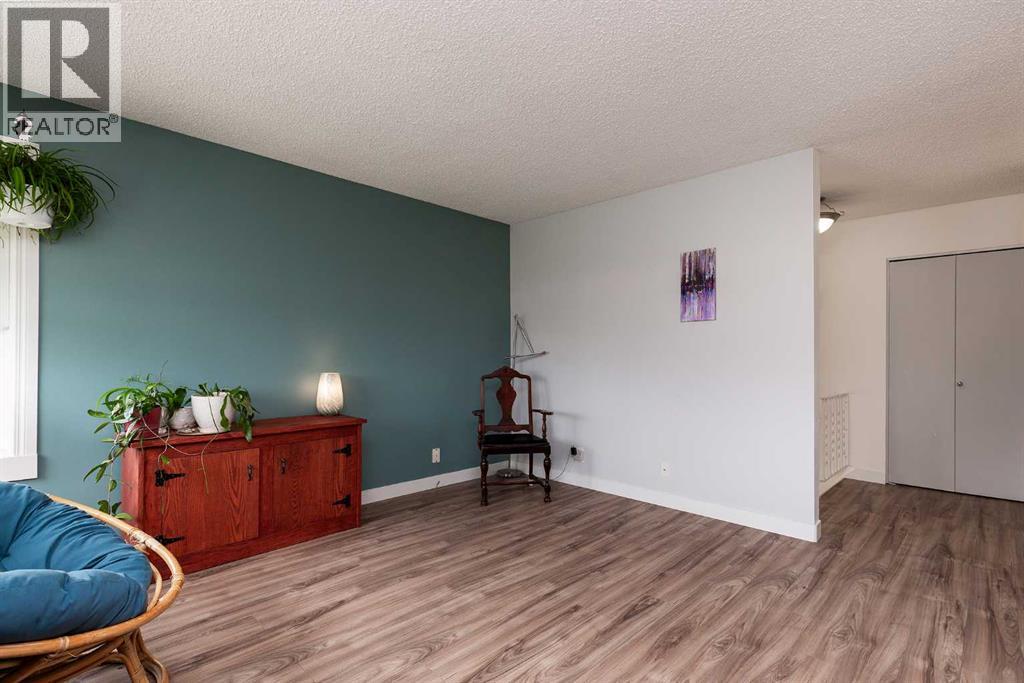 109 Princeton Crescent W