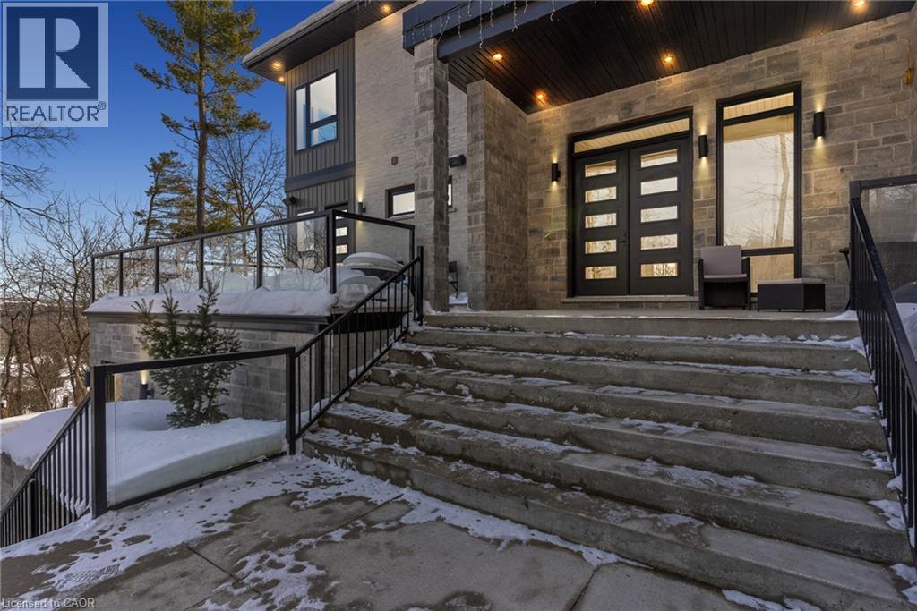 111 GRAND RIDGE Drive