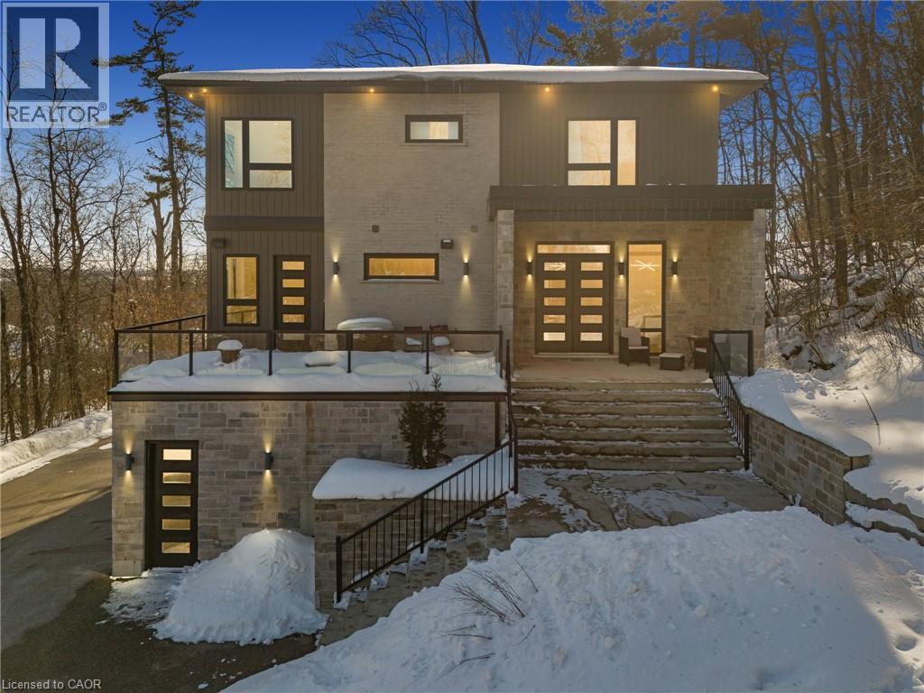 111 GRAND RIDGE Drive