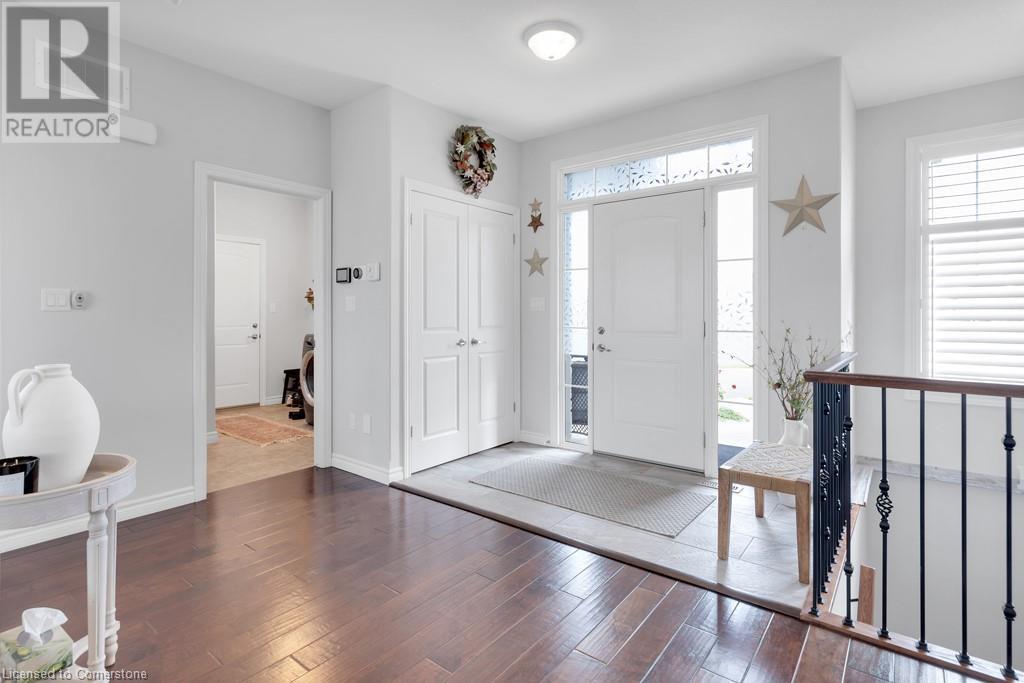 6 MACNEIL Court