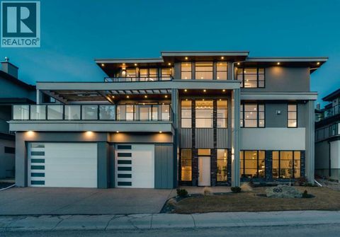 800 Elkton Close SW Calgary AB T3H1W6