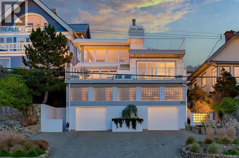 554 Beach Dr Oak Bay BC V8S2M5