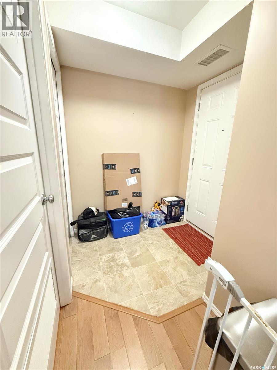 101 1638 Clark AVENUE