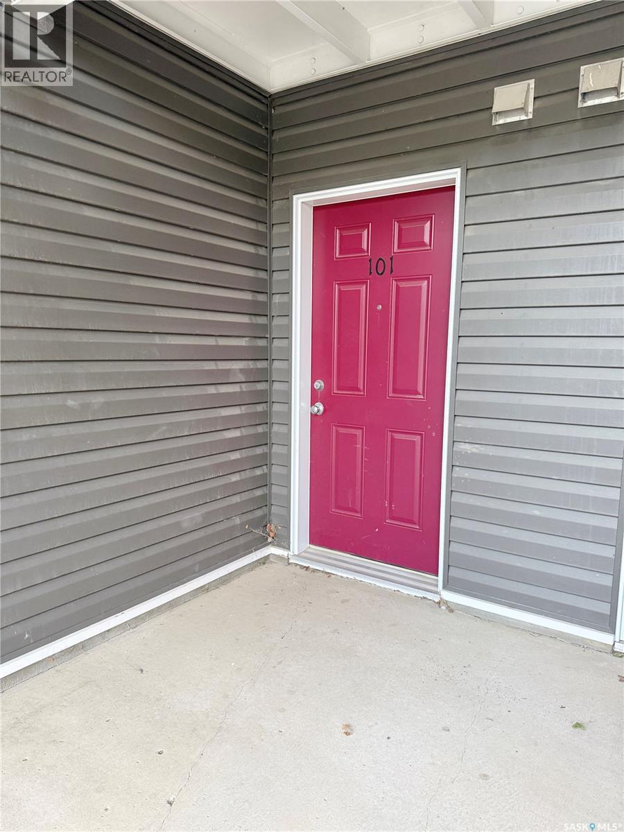 101 1638 Clark AVENUE