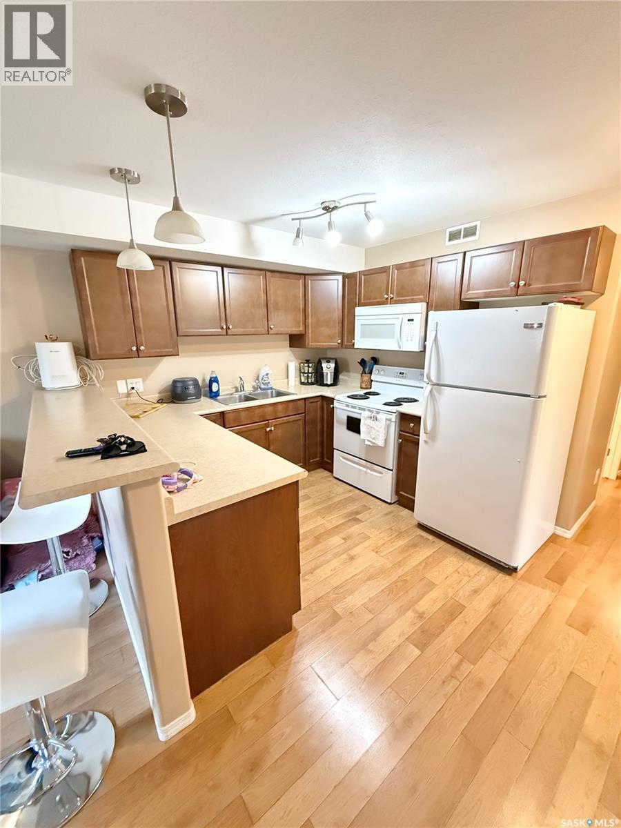 101 1638 Clark AVENUE