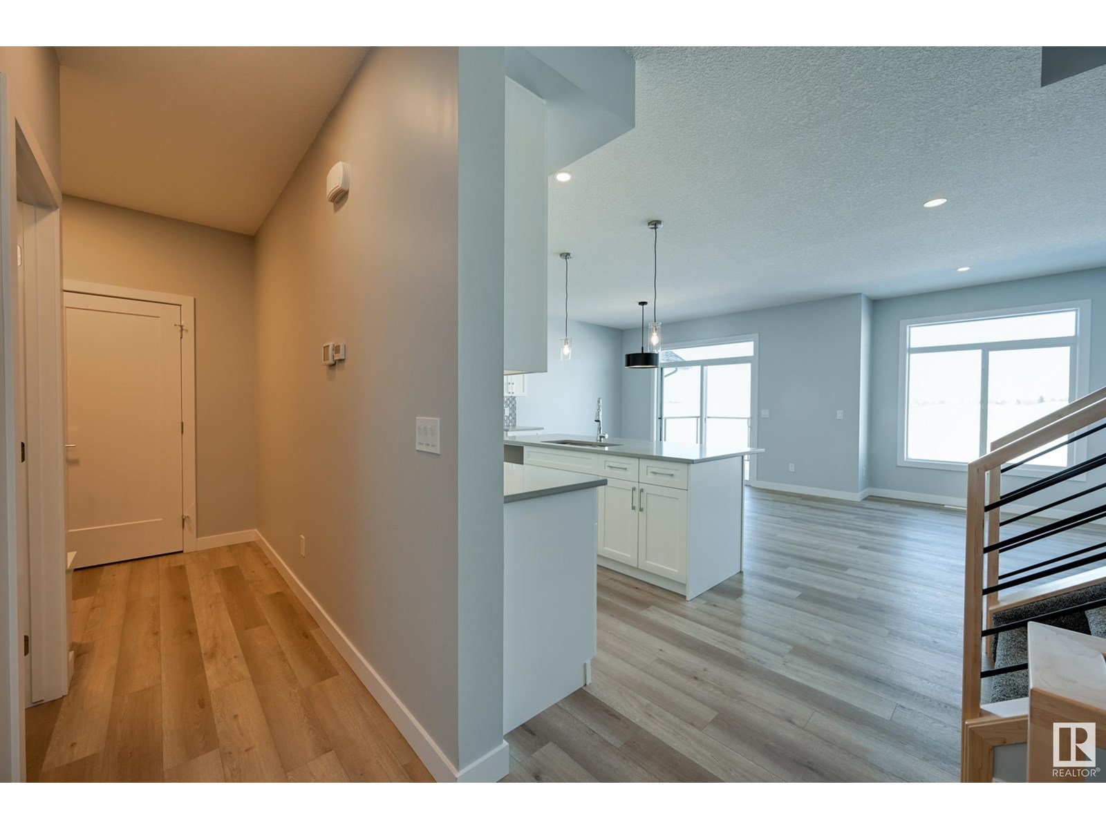 10214 92A AV