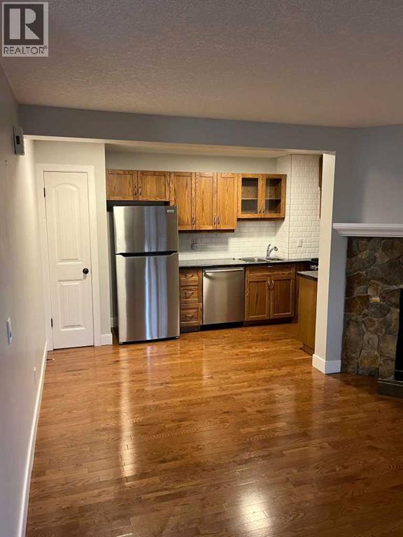 6, 1909 28 Street SW