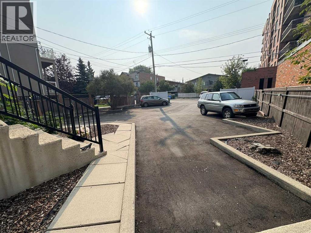 6, 1909 28 Street SW