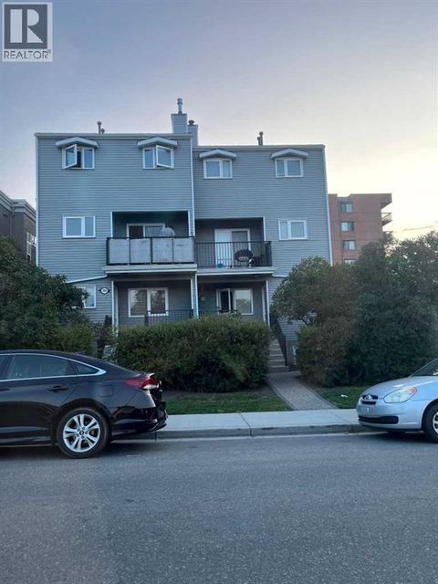 6, 1909 28 Street SW Calgary AB T3E2H1