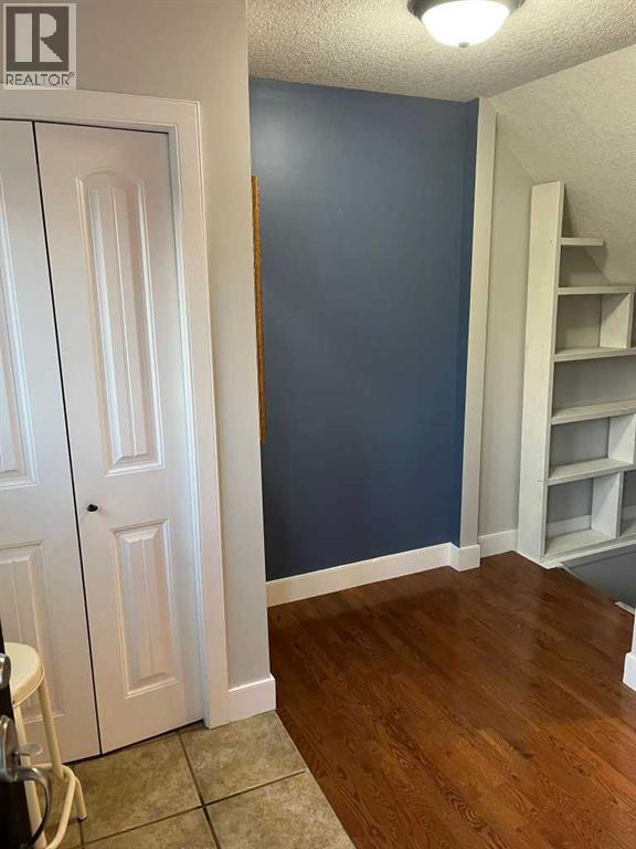 6, 1909 28 Street SW