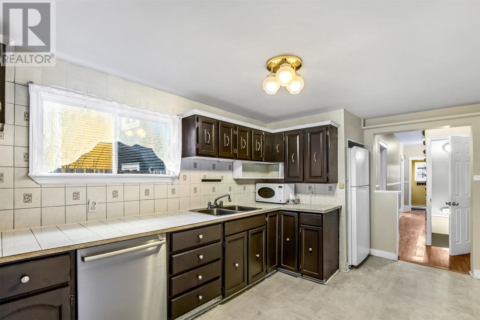 64 Flower Hill