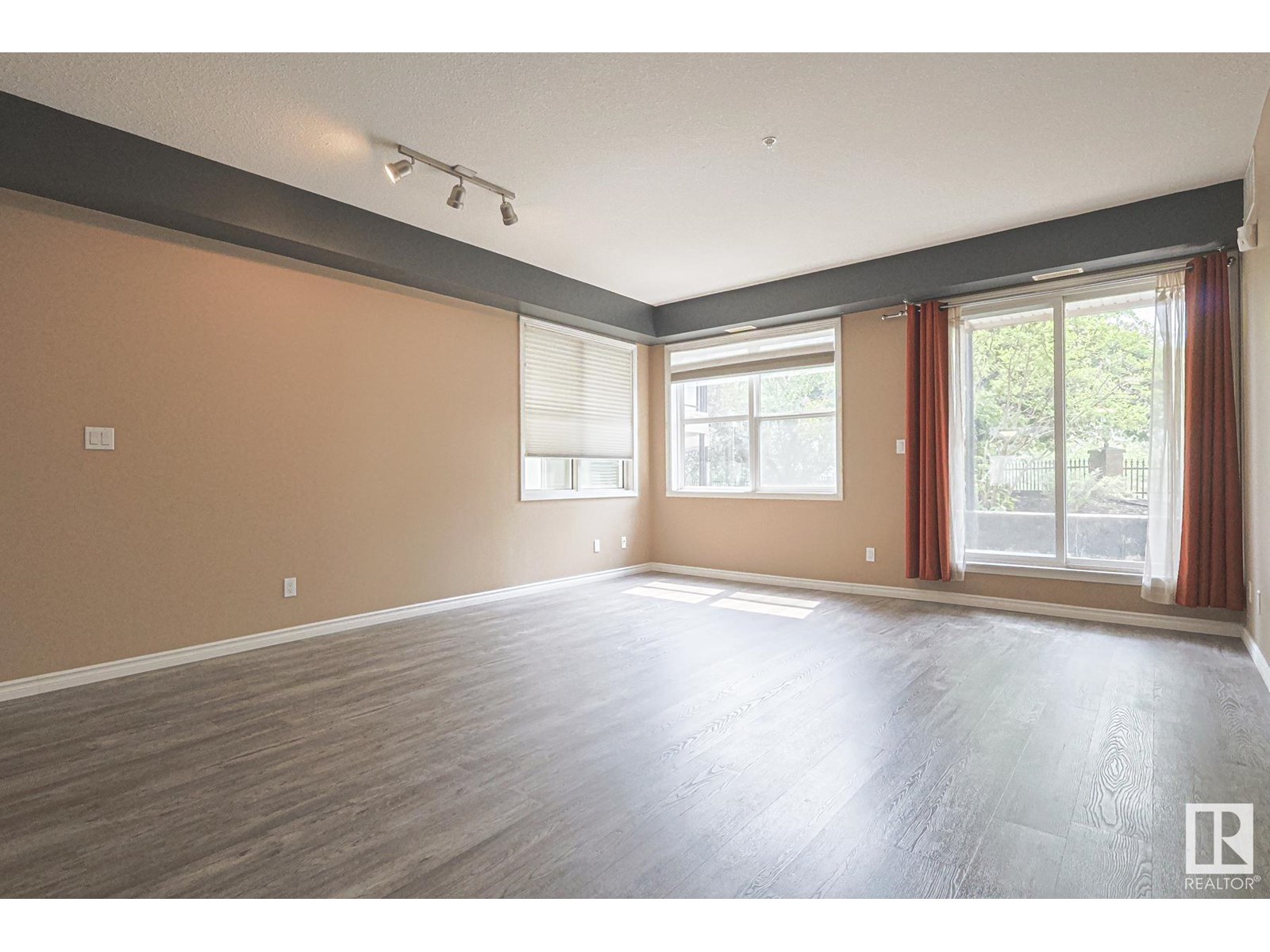 #113 9507 101 AV NW