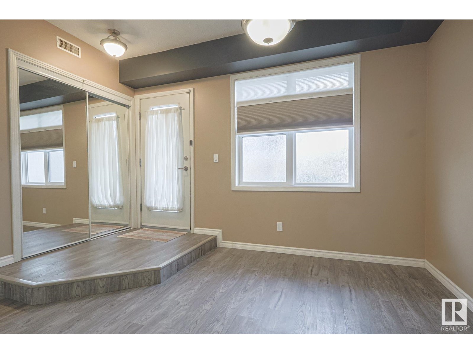 #113 9507 101 AV NW